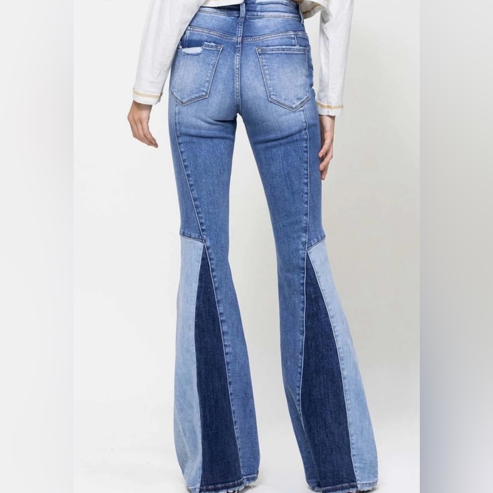 Vervet Trendy Two-Tone Flare Jeans for Women. Size 27 - Picture 2 of 11